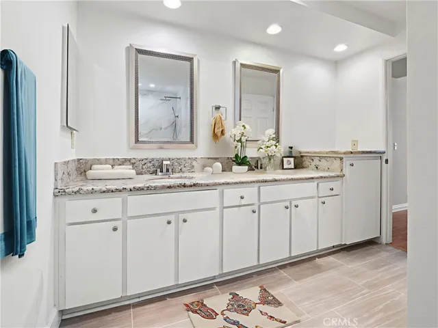 Virtual Staging MASTER BATHROOM