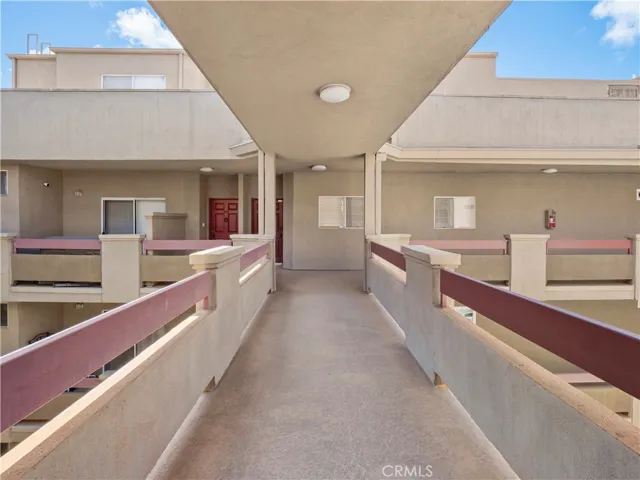 WALKWAY TO THE UNIT