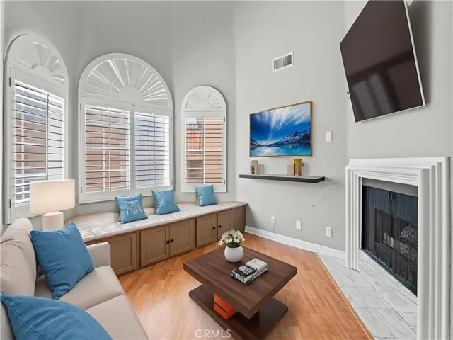 Virtual Staging COZY BAY WINDOW RETREAT