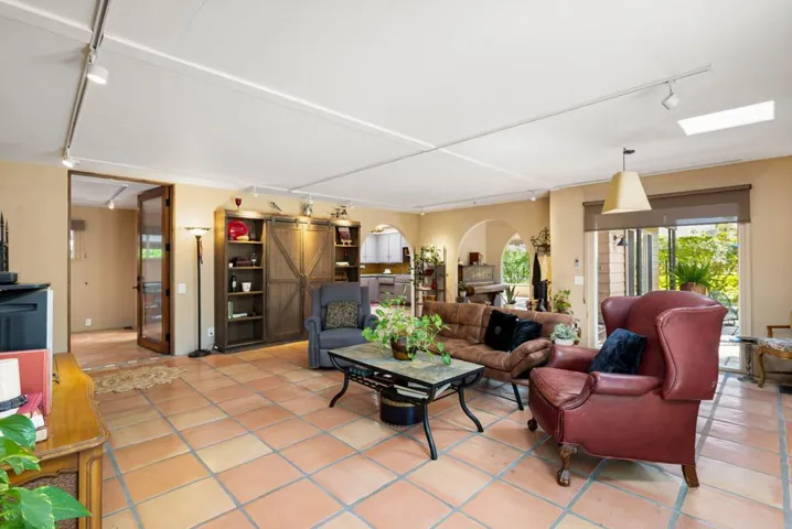 23-web-or-mls-JLCa74_OPMG_0326_023