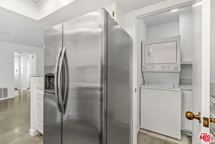 Kitchen & Pantry/Laundry