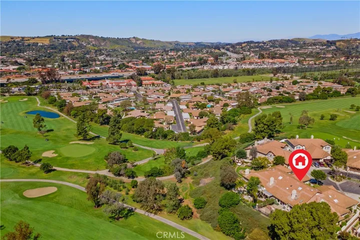 Backs to the golf couse no roof tops