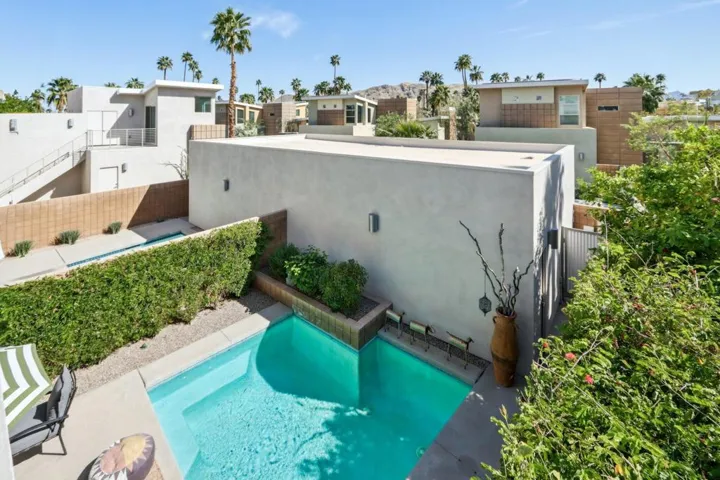 08-Pool-1