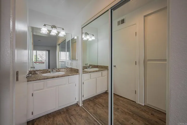 MAIN BATH ROOM
