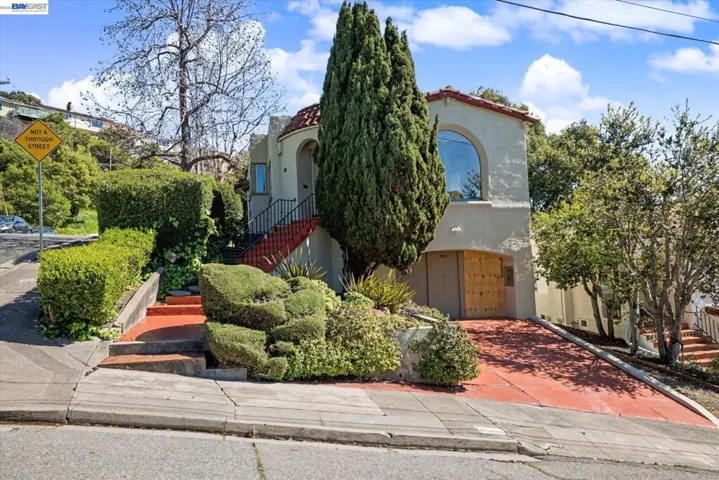 2972 El Monte Ave, Oakland, California 94605