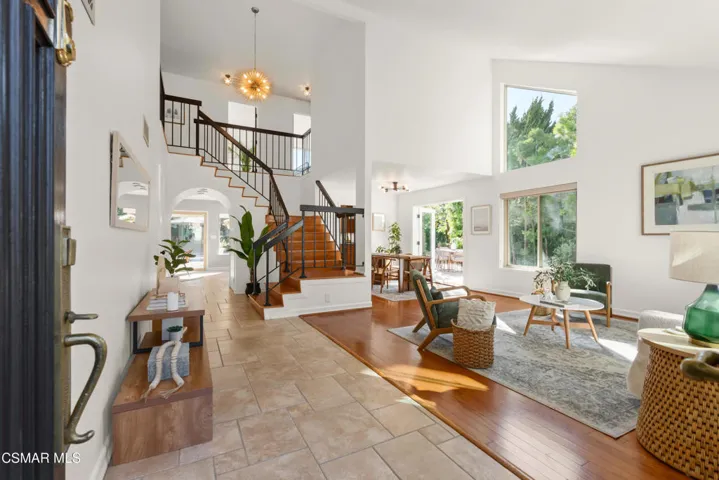 Entry/Living Room