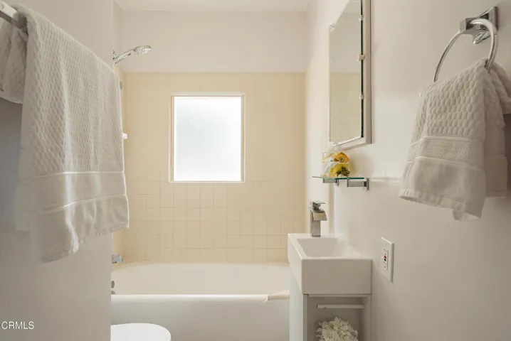 2843-los-olivos-lane-la-crescenta-bathro