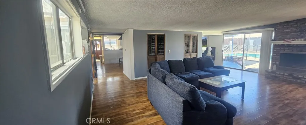 Living Room with fireplace