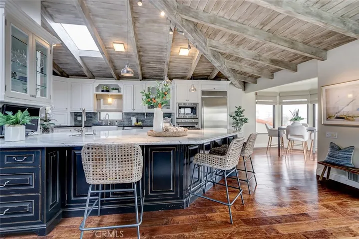 Plenty of room for friends and family with this breakfast bar and nook - all overlook the ocean views!