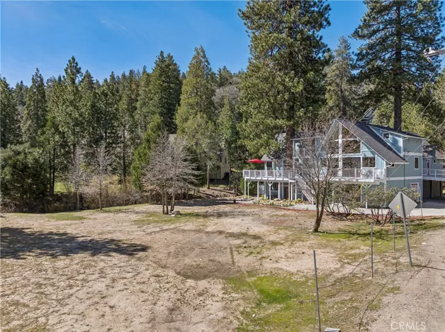Flat level golf course lot available for additional money