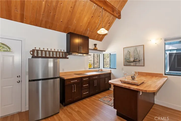 Very comfortable and functional kitchen