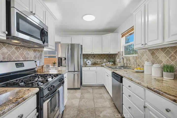 20768 Skouras, Winnetka, California 91306