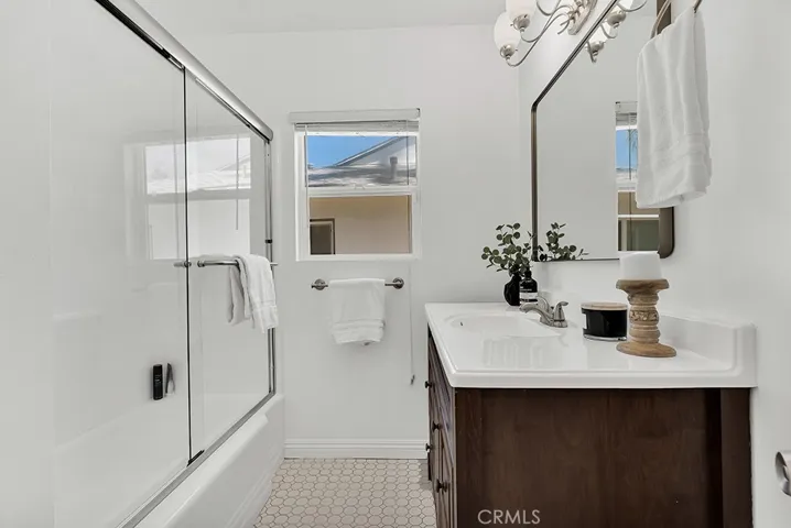 20768 Skouras, Winnetka, California 91306