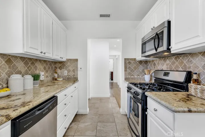 20768 Skouras, Winnetka, California 91306