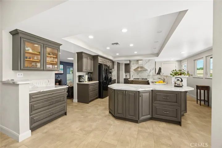 346 Teasdale Drive, Claremont, California 91711
