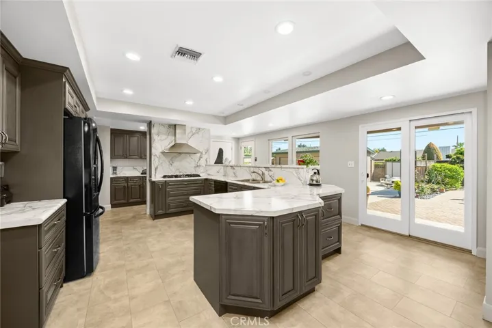 346 Teasdale Drive, Claremont, California 91711