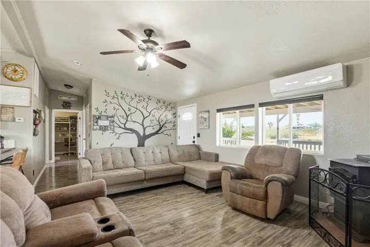 11527 Daisy, Phelan, California 92371