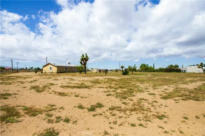 11527 Daisy, Phelan, California 92371