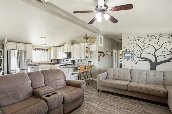 11527 Daisy, Phelan, California 92371