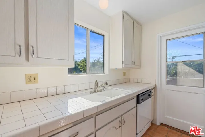 Corner Unit