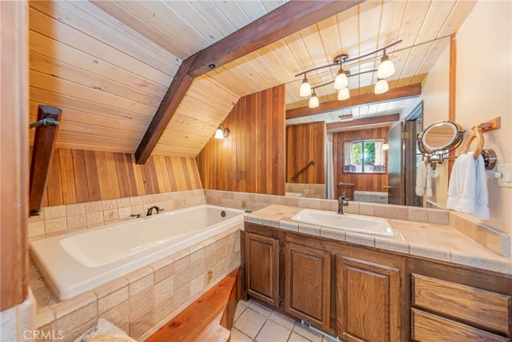 Main levél bath room