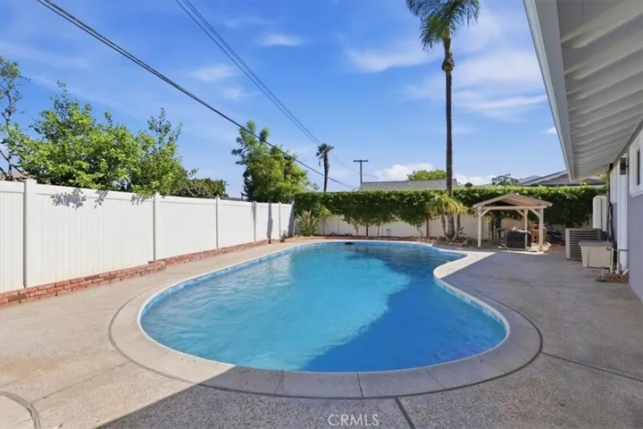 Pool & Spa