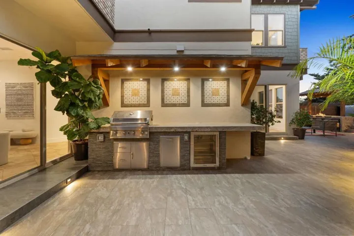 Custom Outdoor Chef's Kitchen
