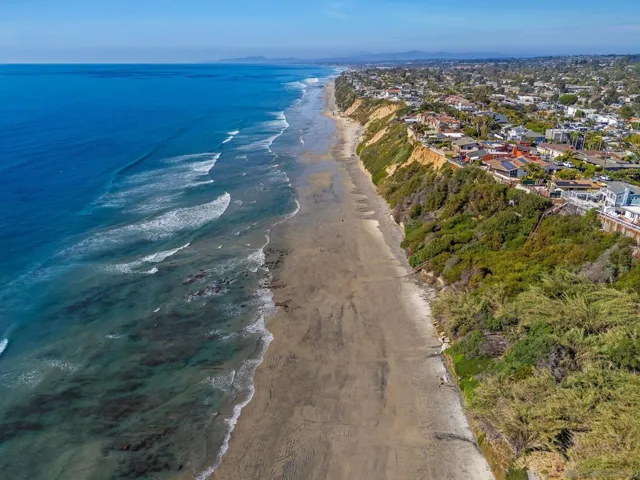 1 Block from Beacons Beach and Surf Break