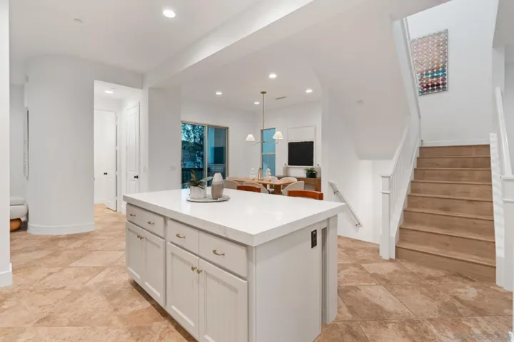 Central Staircase Offer direct access to the Garage Downstair and the Bedrooms Up