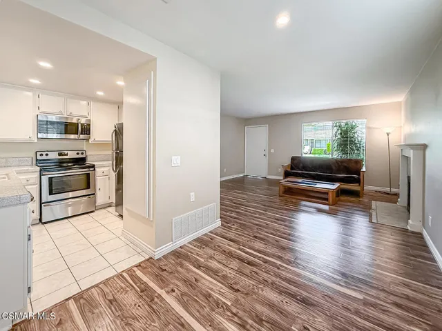 bLiving Dining and Kitchen5