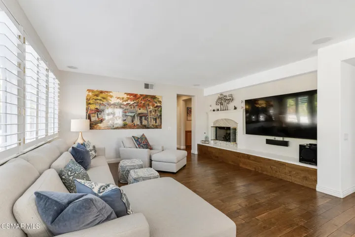 4347 Via Entrada  -  HsHProd-56