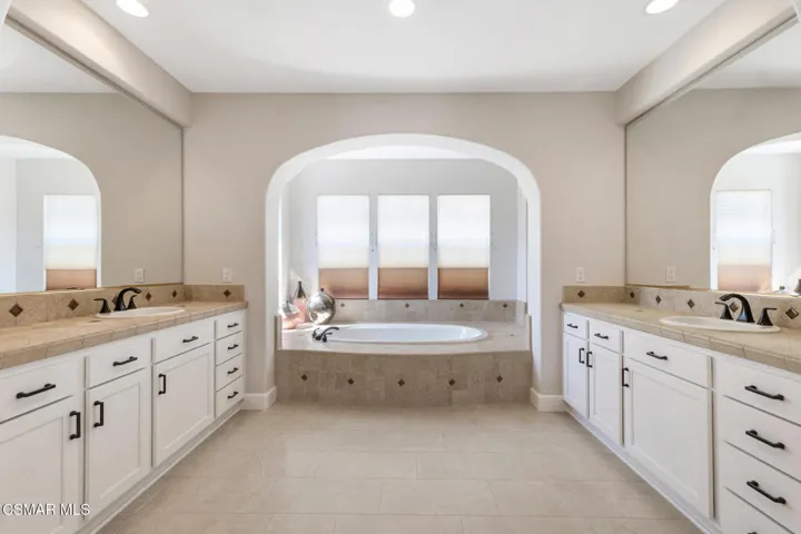 4347 Via Entrada  -  HsHProd-94