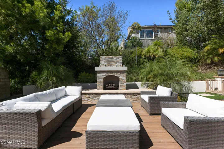 4347 Via Entrada  -  HsHProd-37