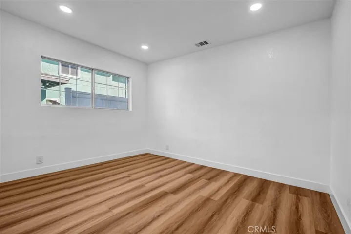 Second bottom floor bedroom