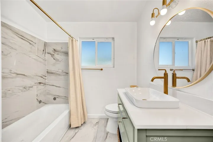Full hall bath