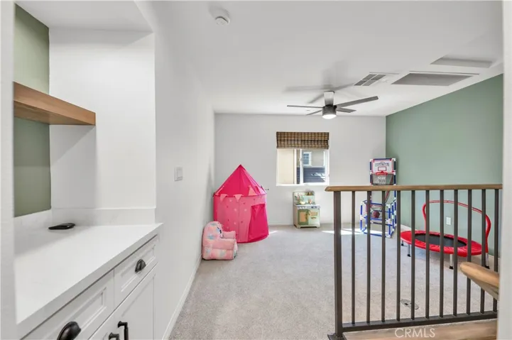 upstairs loft/bonus room