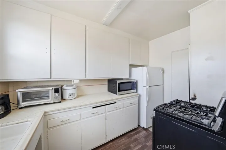 Unit C kitchen
