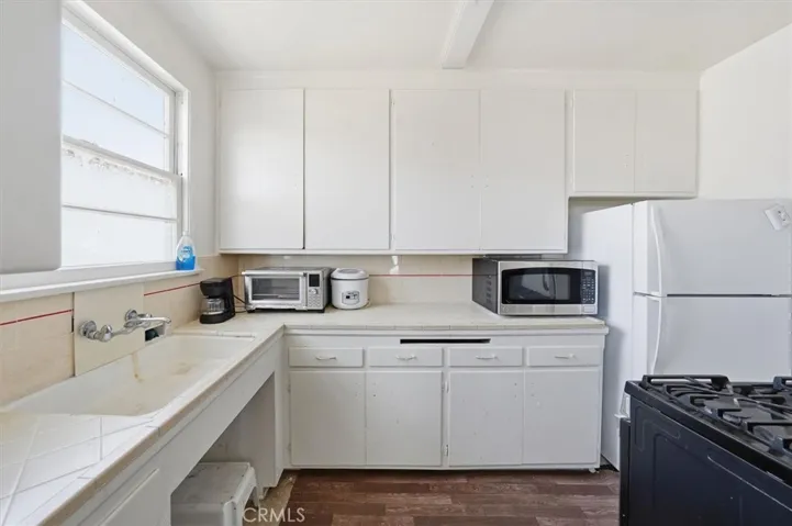 Unit C kitchen