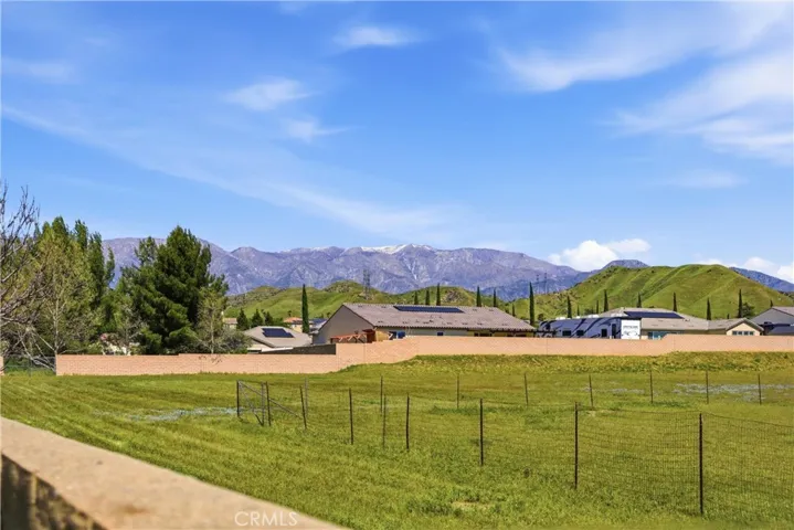 Gorgeous Mountain Views!