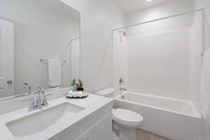 Full hall Bathroom-upstairs