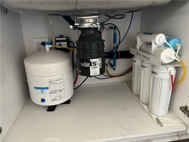 Reverse osmosis filtration system.