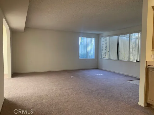 Spacious livingrooom in this corner location!