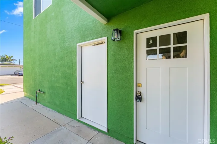 Separate Entry Door to the Upstairs 480 SqFt ADU