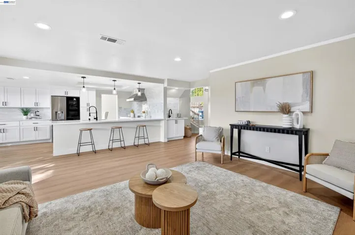 FULLY REMODELED MODERN KITCHEN