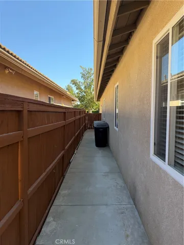 Side walkway