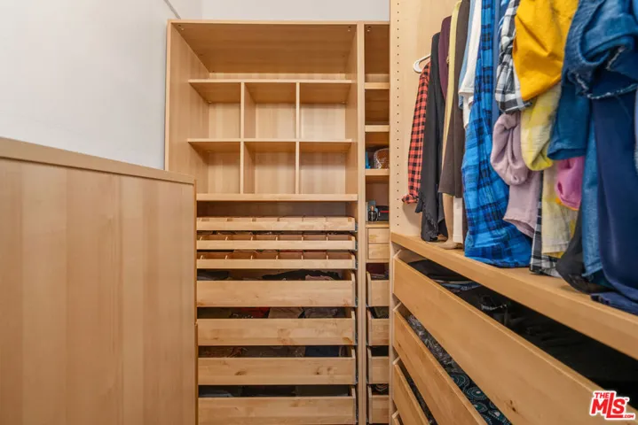 Walk in closet
