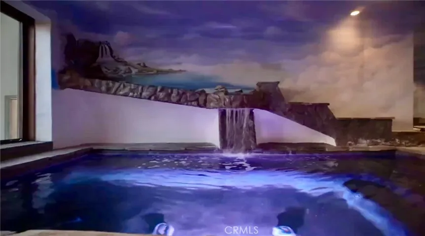 Jacuzzi and waterfalls