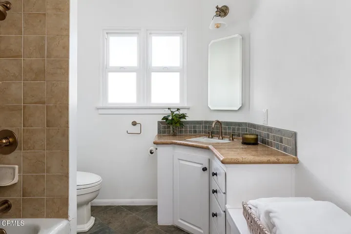 900 Delores Dr 033-mls