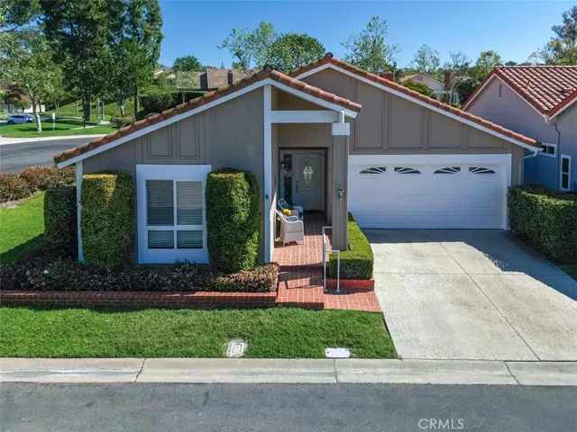 Welcome to 27671 Via Granados in 55+ community of Casta Del Sol
