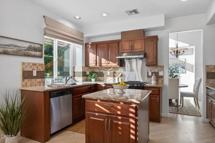 23-web-or-mls-Upmarket Media-445Cre032